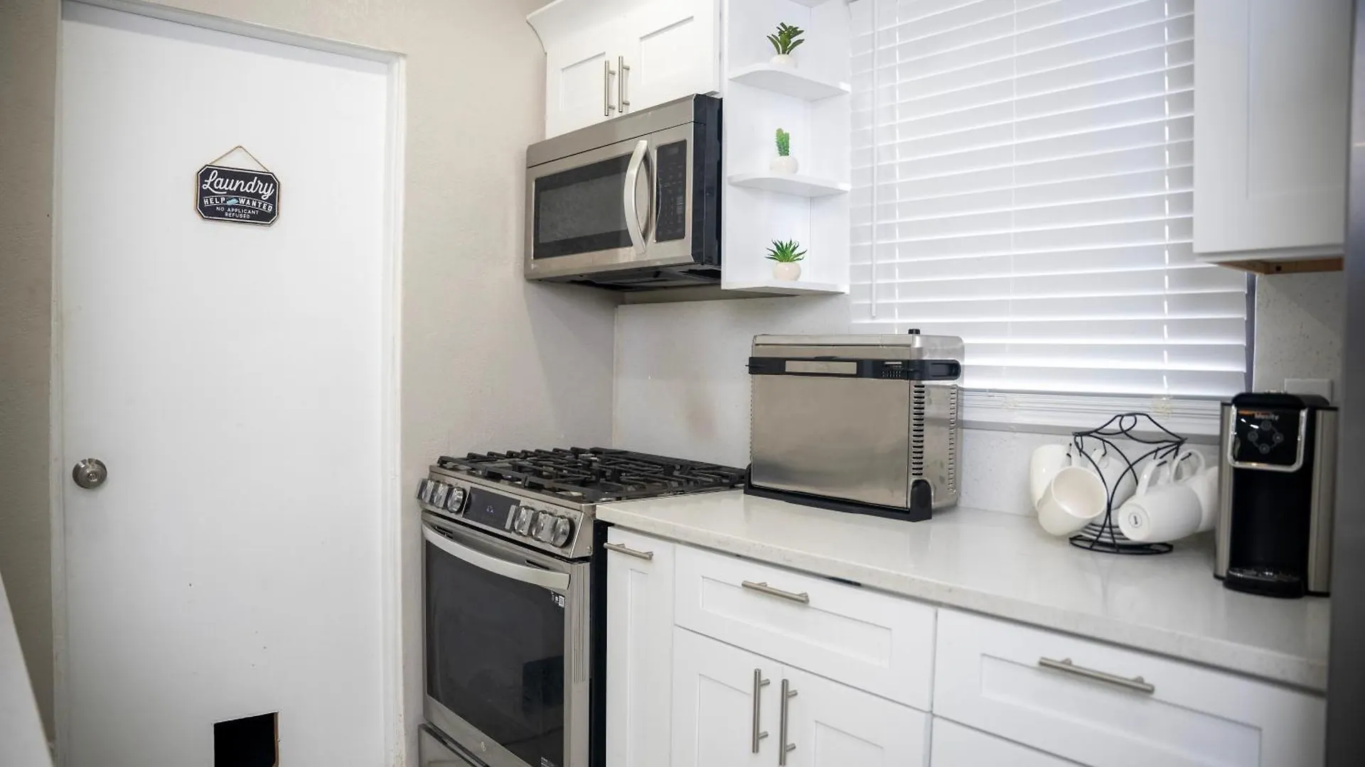 Stunning Modern Home In Tampa With Pool - Just 5 Minutes From Airport! United States
