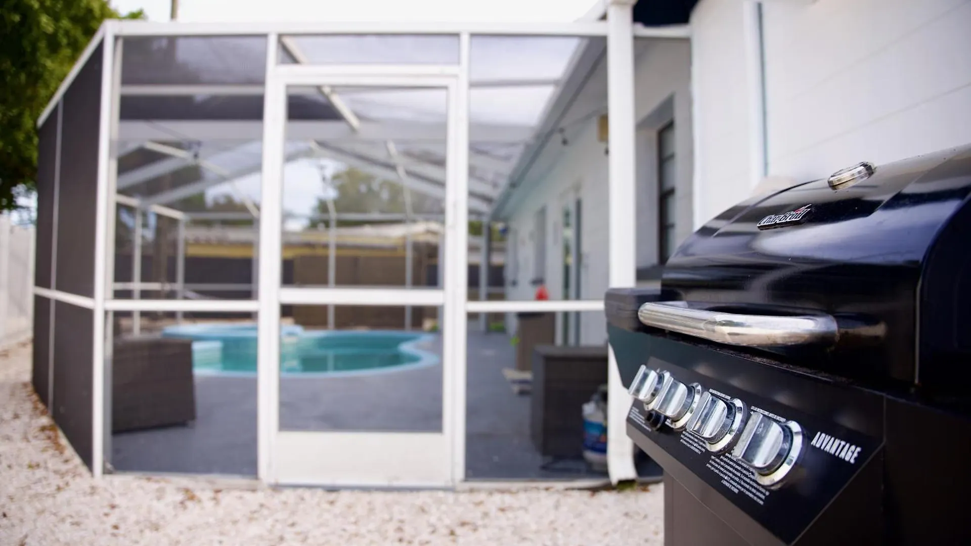 Stunning Modern Home In Tampa With Pool - Just 5 Minutes From Airport!